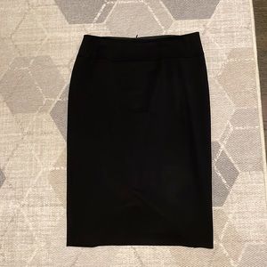 LAYFAYETTE 148 | EUC Black Pencil skirt